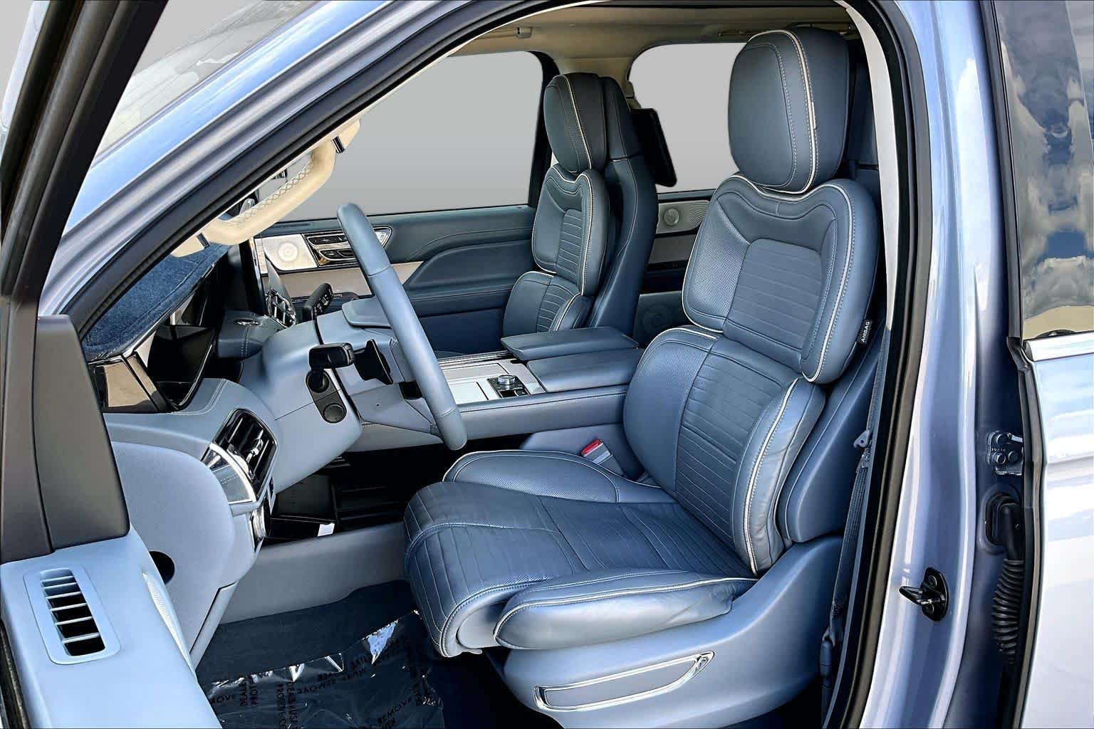 Used 2018 Chroma Crystal Blue Lincoln Black Label image 8