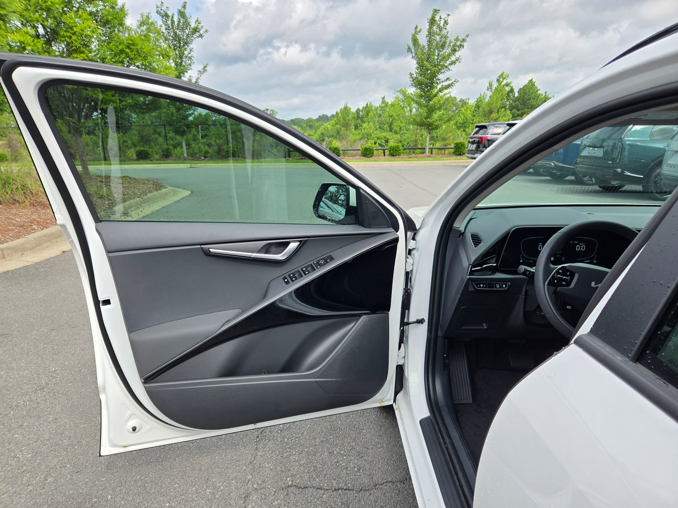 New 2026 Snow White Pearl Kia EX image 22