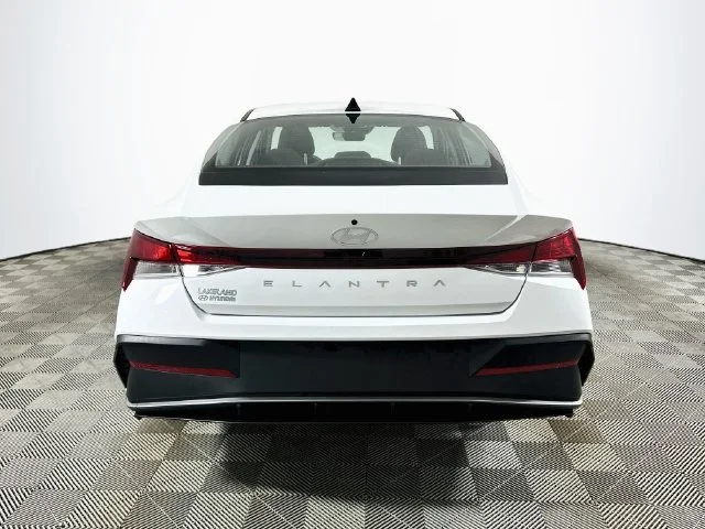 New 2026 White Hyundai SE image 4