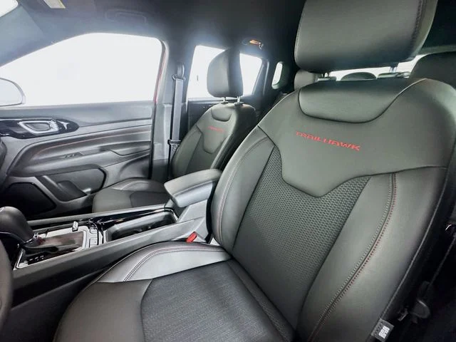 New 2026 Red Hot Pearl-Coat Exterior Paint Jeep Trailhawk image 19