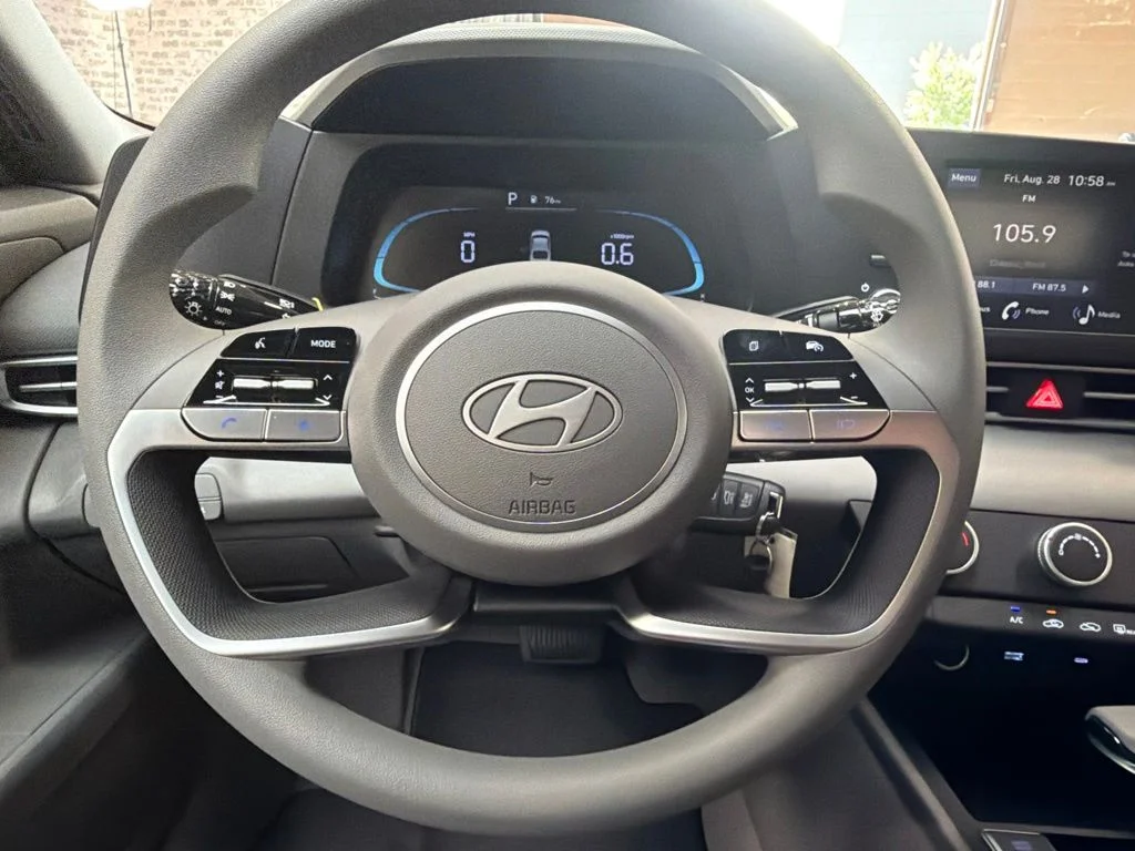 New 2026 Abyss Black Hyundai SE image 15