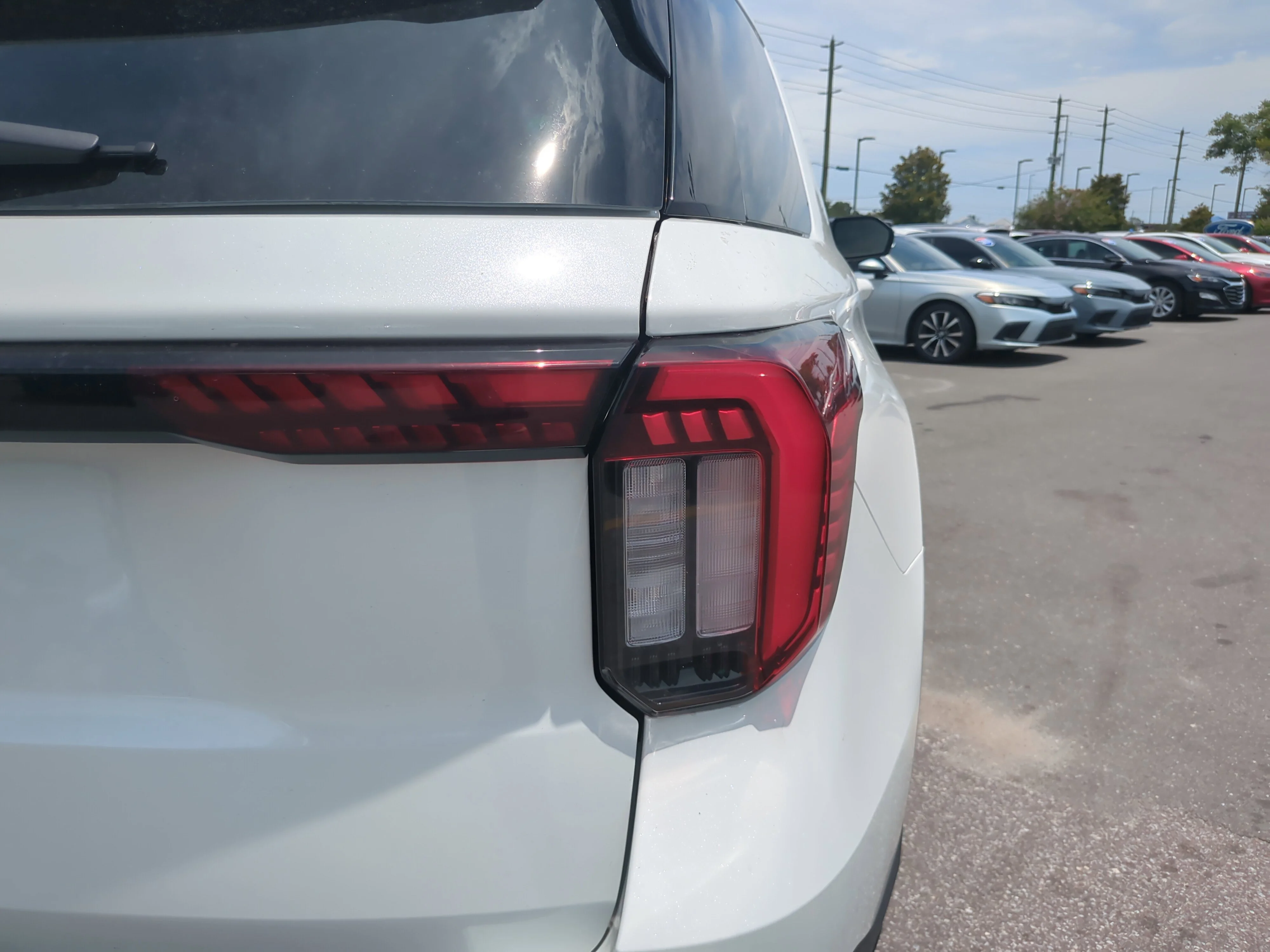 New 2026 Star White Metallic Tri-Coat Ford Active image 10
