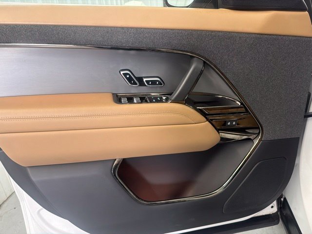 Certified Used 2024 Fuji White Land Rover SE image 8