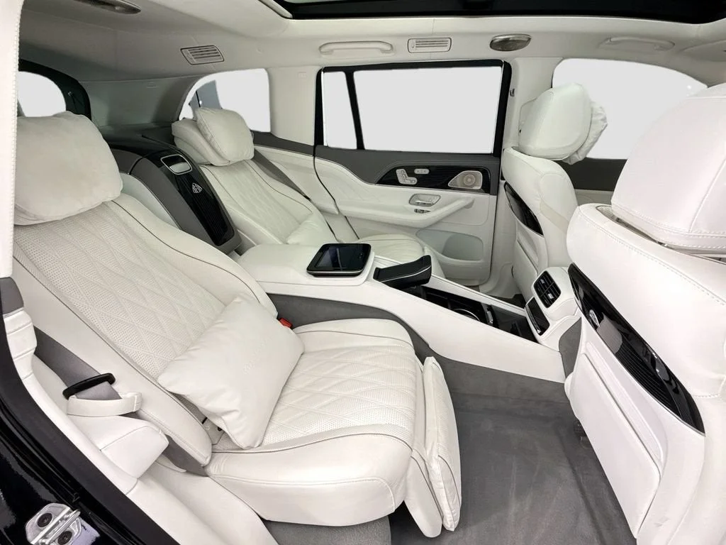 Used 2025  Mercedes-Benz Maybach GLS 600 image 21