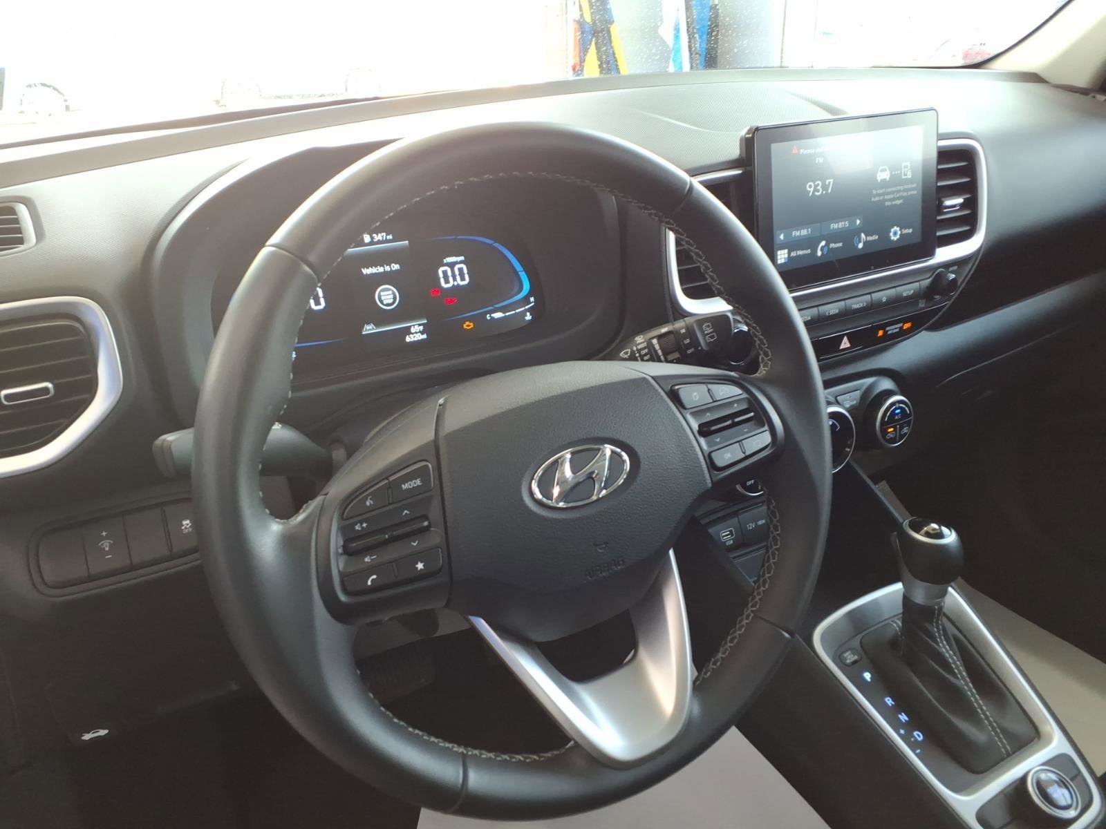2025 Hyundai Venue SEL - Photo 10