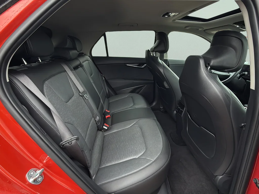 Used 2023 Red Kia Wave image 12