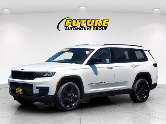 Used 2023 White Jeep Altitude image 5