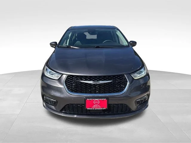 Used 2023 Gray Chrysler Touring L image 2