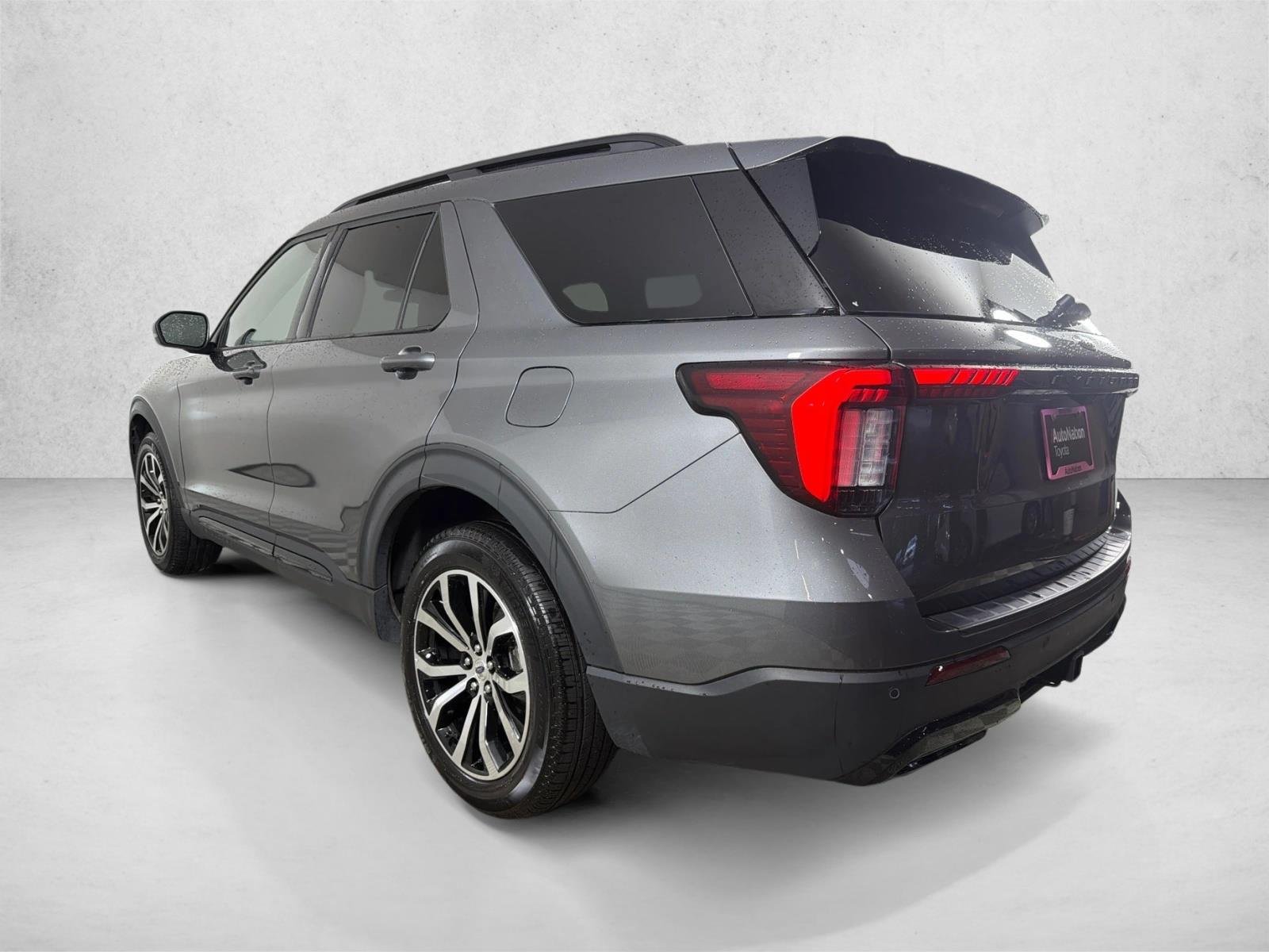 Used 2025 Carbonized Gray Metallic Ford ST-Line image 5