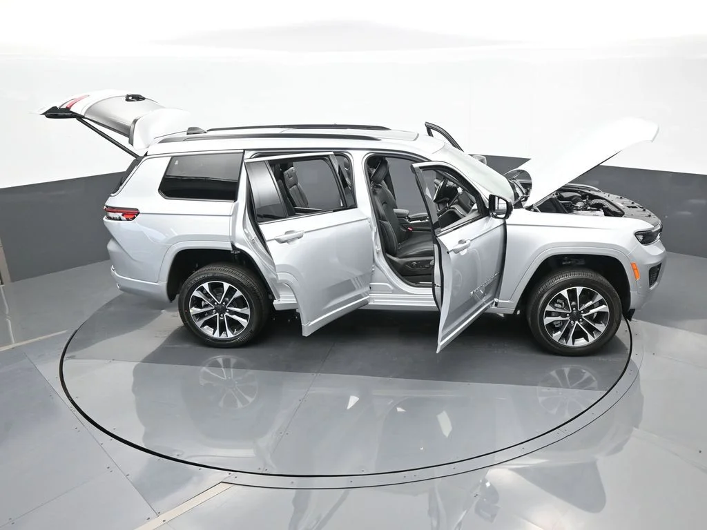 Used 2024 Silver Zynith Jeep Overland image 63