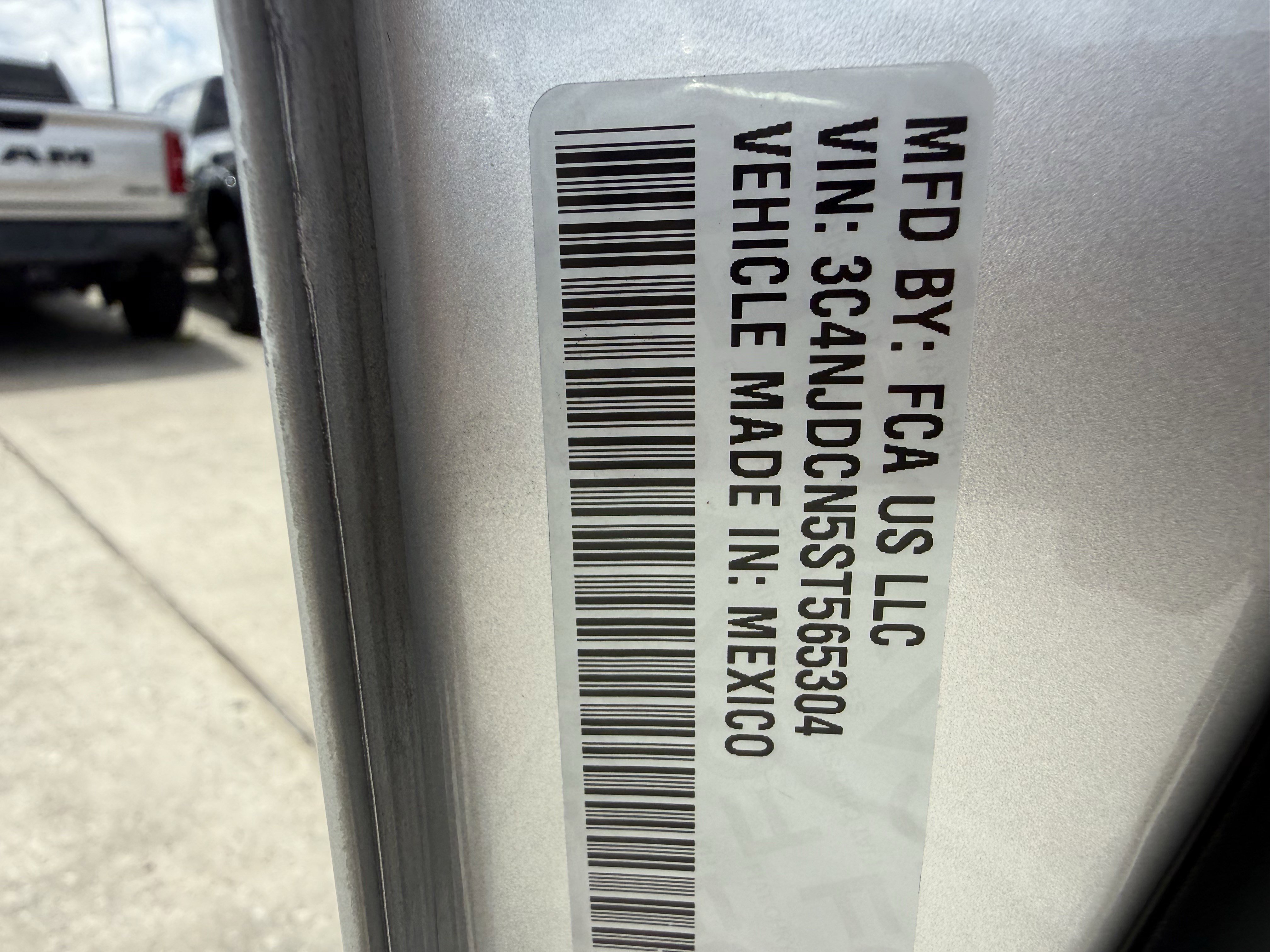 Used 2025 Silver Zynith Metallic Clearcoat Jeep  image 33