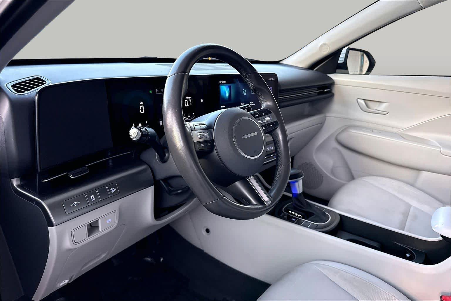Used 2025 Atlas White Hyundai SEL image 17