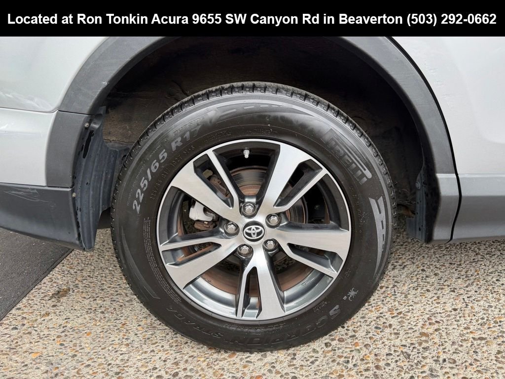 Used 2016 Silver Sky Metallic Toyota XLE image 9