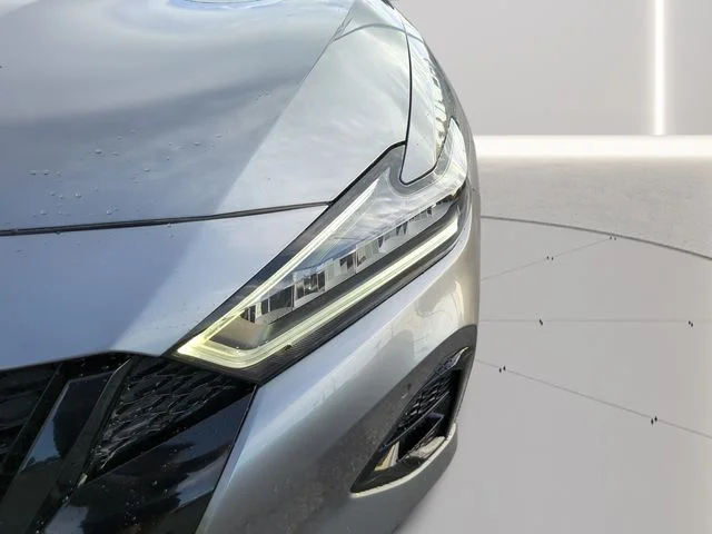 Used 2023 Gray Nissan SR image 7