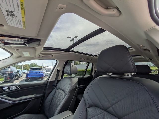 Used 2025 White BMW xDrive40i image 21