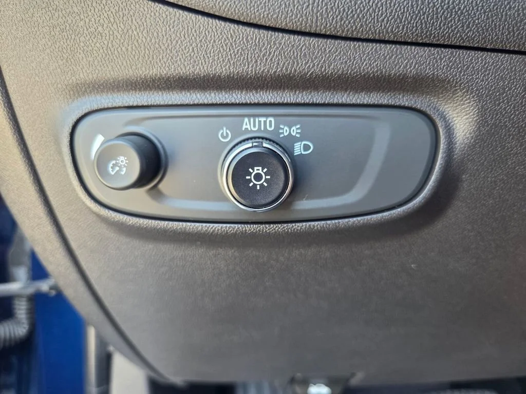 Used 2022 Blue Glow Metallic Chevrolet RS image 18