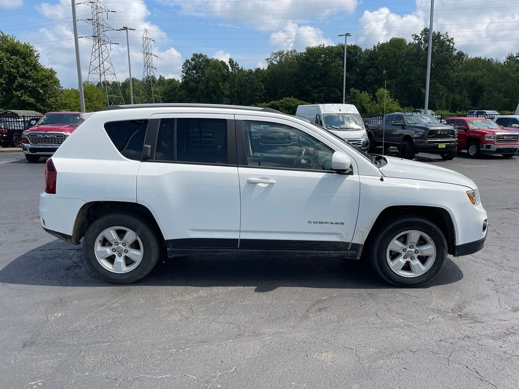 Used 2017 Bright White Clearcoat Jeep Latitude image 1