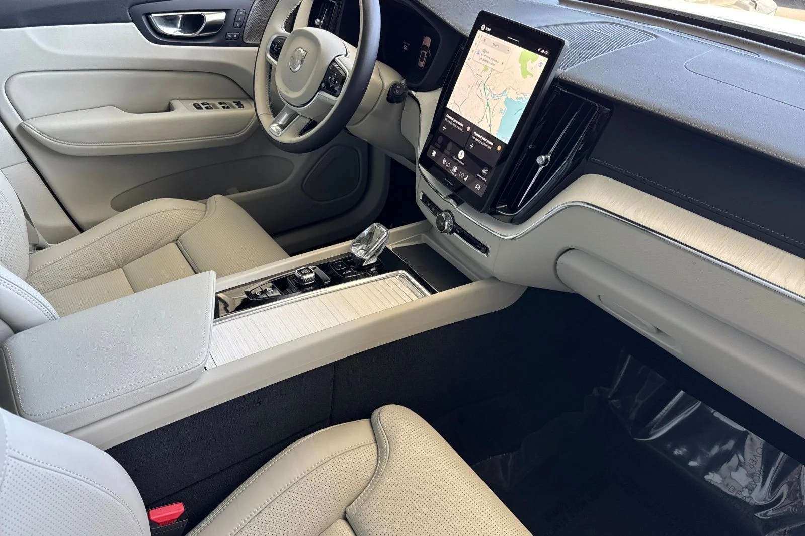New 2026 Crystal White Volvo T8 Ultra image 18