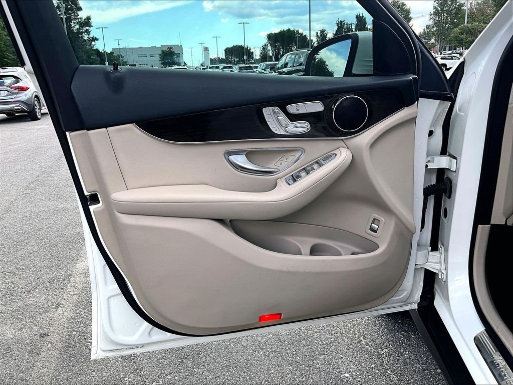 Used 2019 White Mercedes-Benz GLC 300 image 9