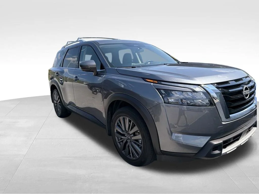 Used 2025 Gray Nissan SL image 3