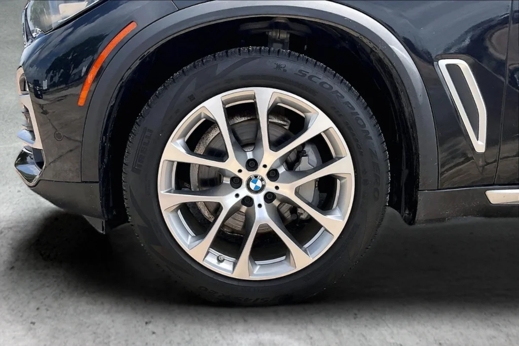 Used 2020 Black BMW sDrive40i image 27