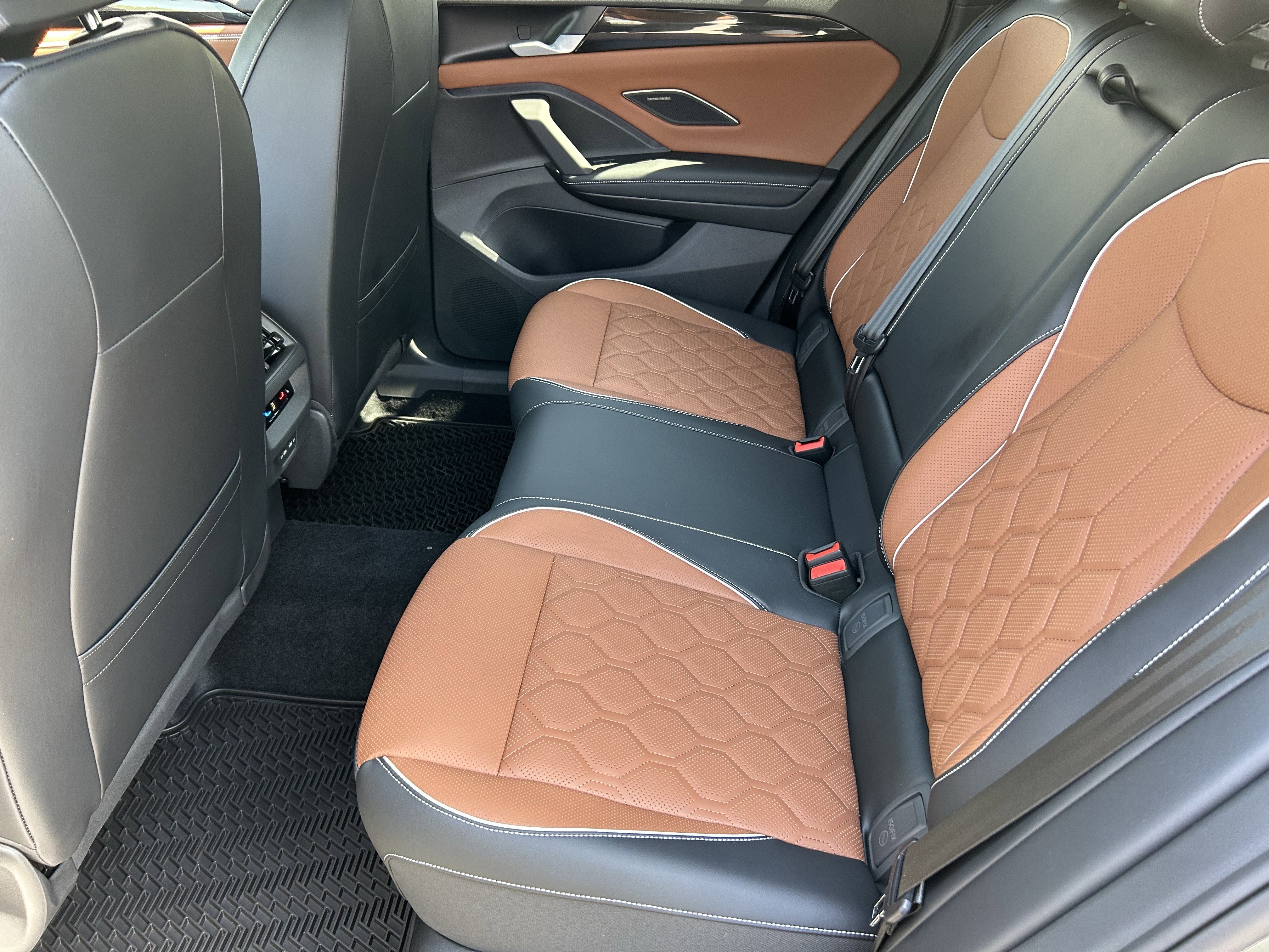 New 2026 Avocado Green w/Deep Black Roof Volkswagen SEL R-Line Turbo image 13