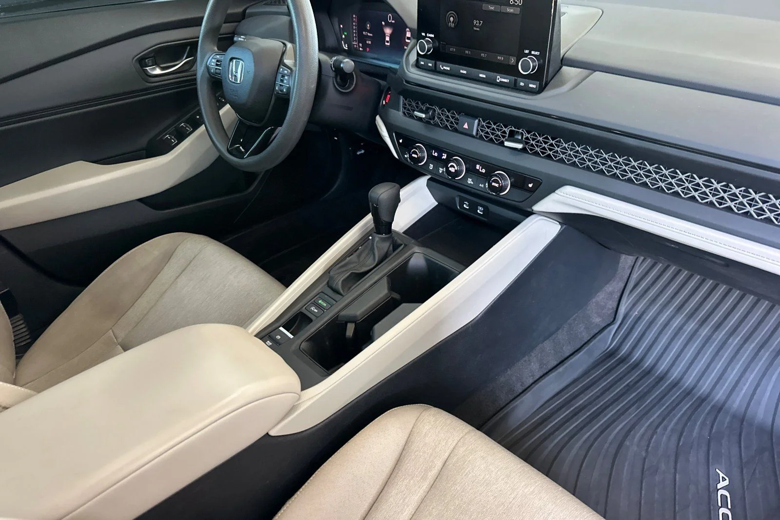 Used 2024  Honda EX image 15