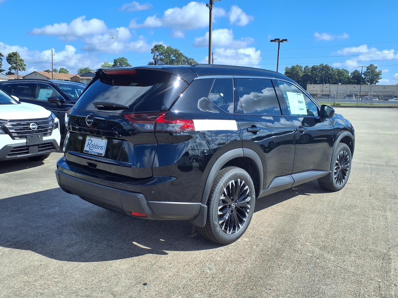 2026 Nissan Rogue photo 2 of 24