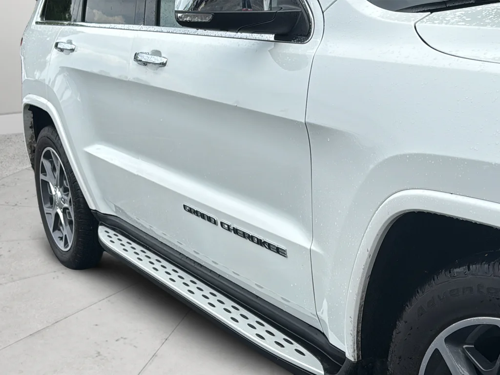 Used 2019 Off-white Jeep Overland image 26