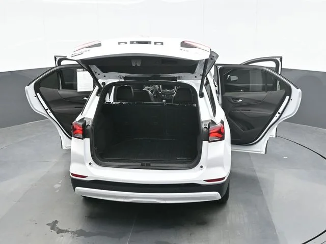 Used 2024 White Chevrolet RS image 27