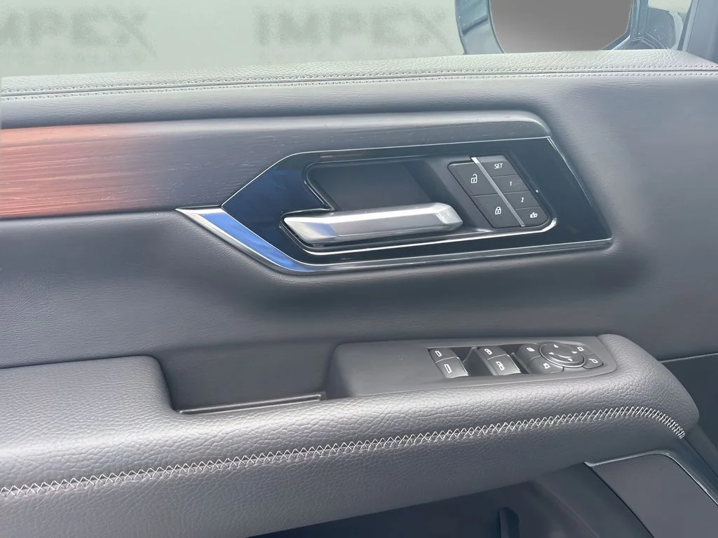 Used 2025 Silver GMC Denali image 27