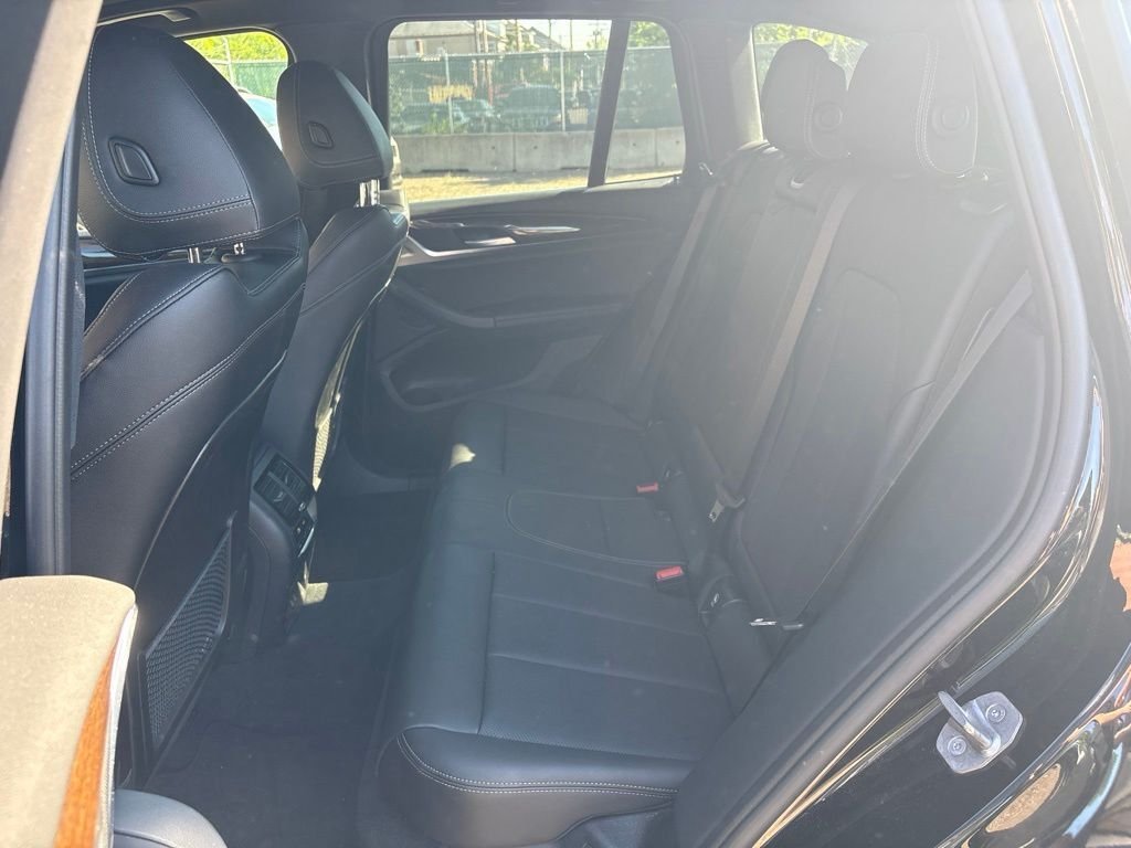 Used 2022 Black BMW xDrive30i image 15