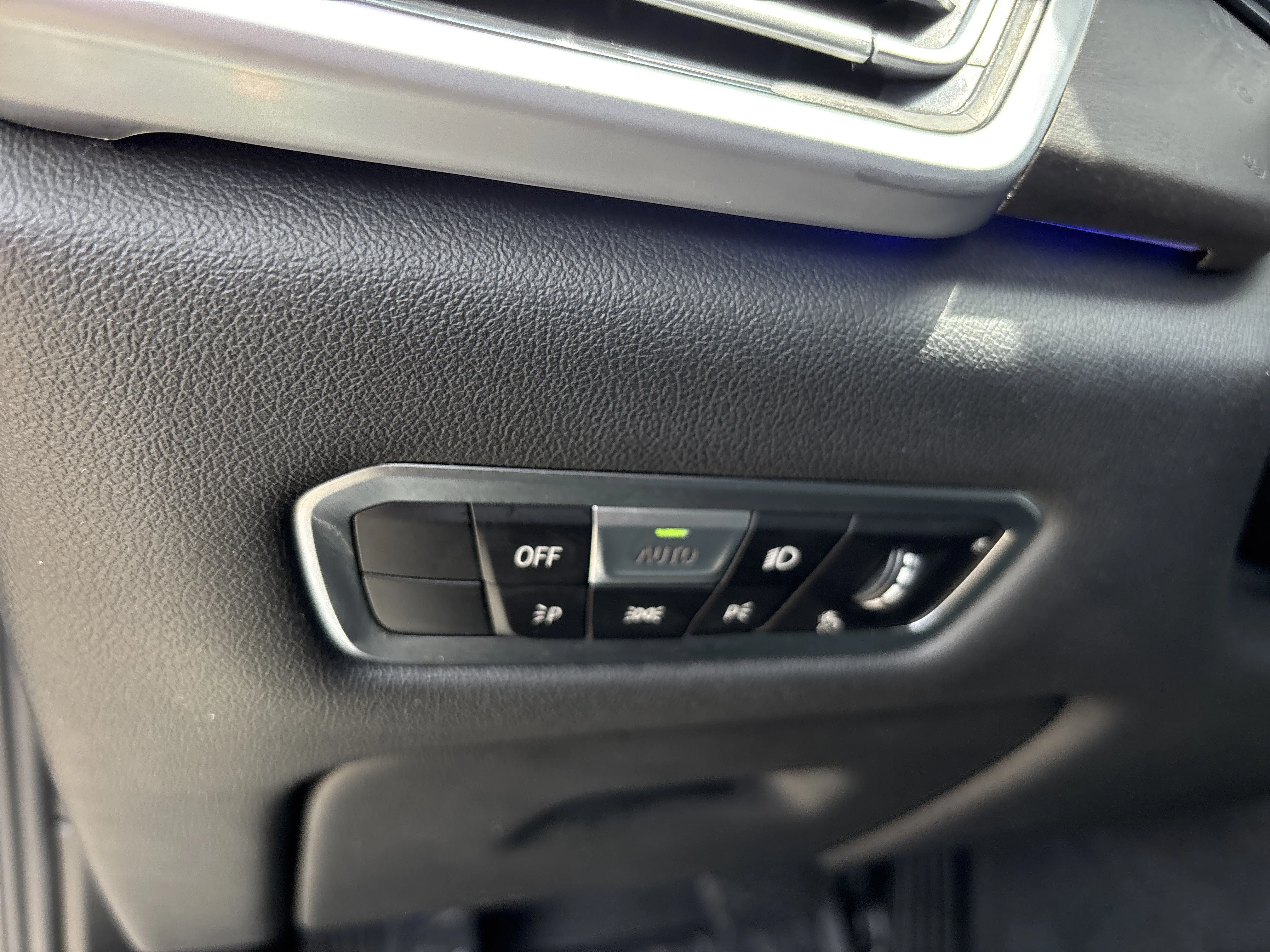 Used 2023 Dark Graphite Metallic BMW xDrive40i AWD image 28