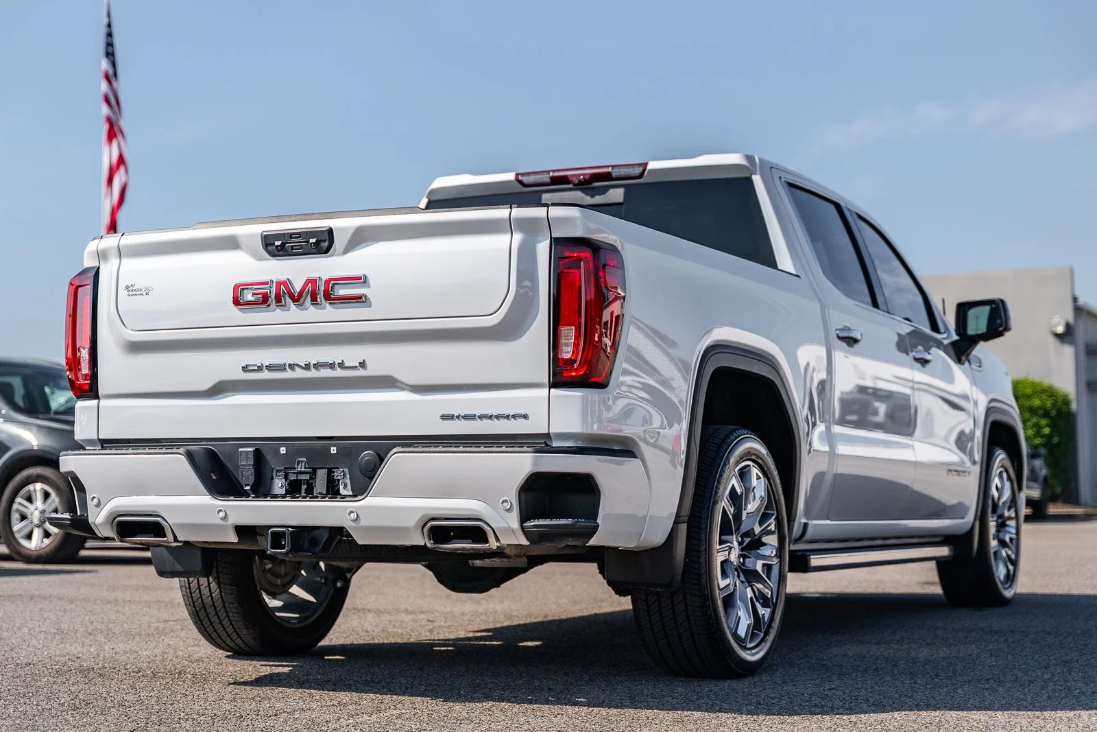 Used 2024 White GMC Denali image 6