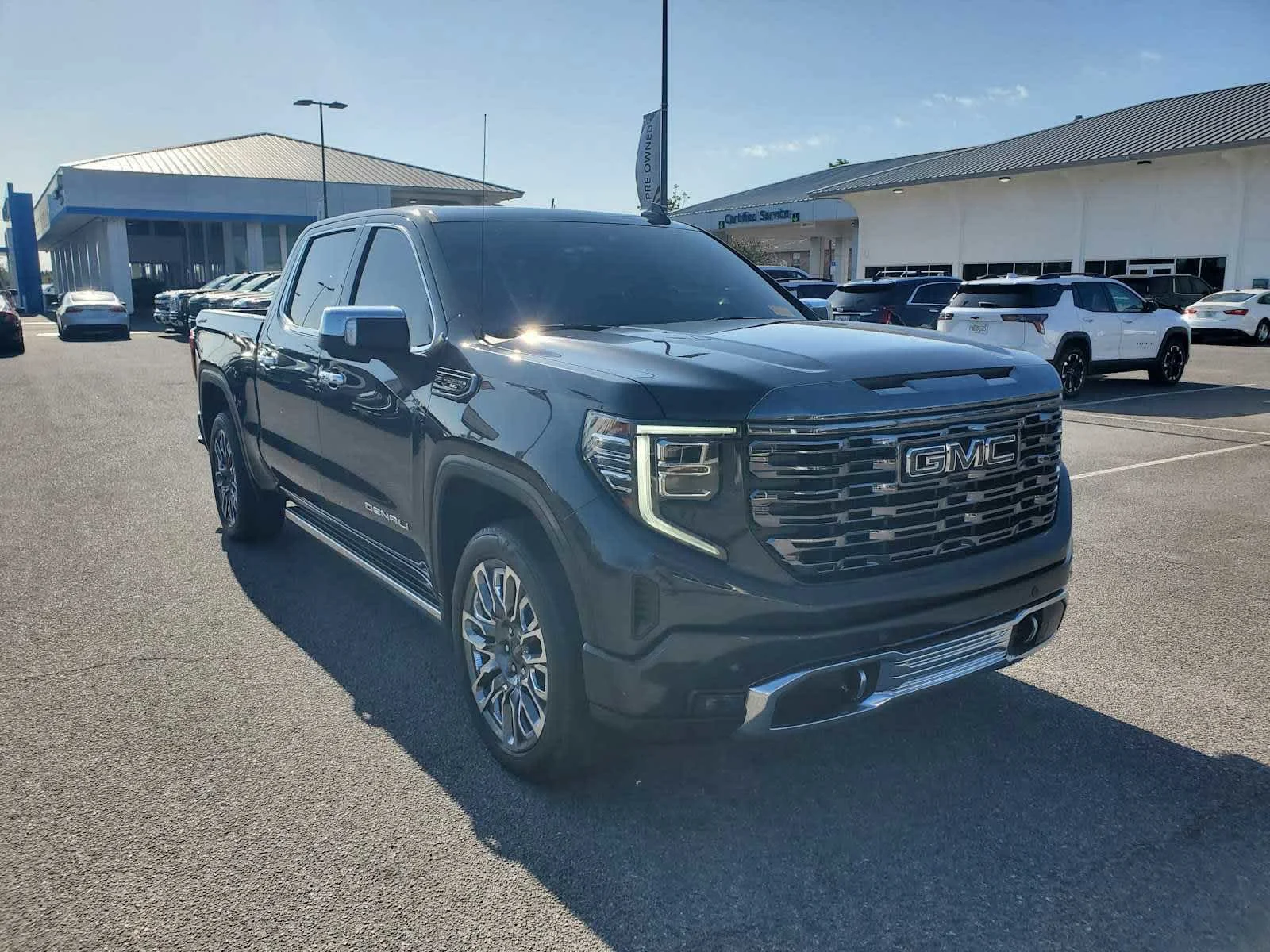 2023 GMC Sierra 4WD Crew Cab Short Box Denali Ultimate's photo
