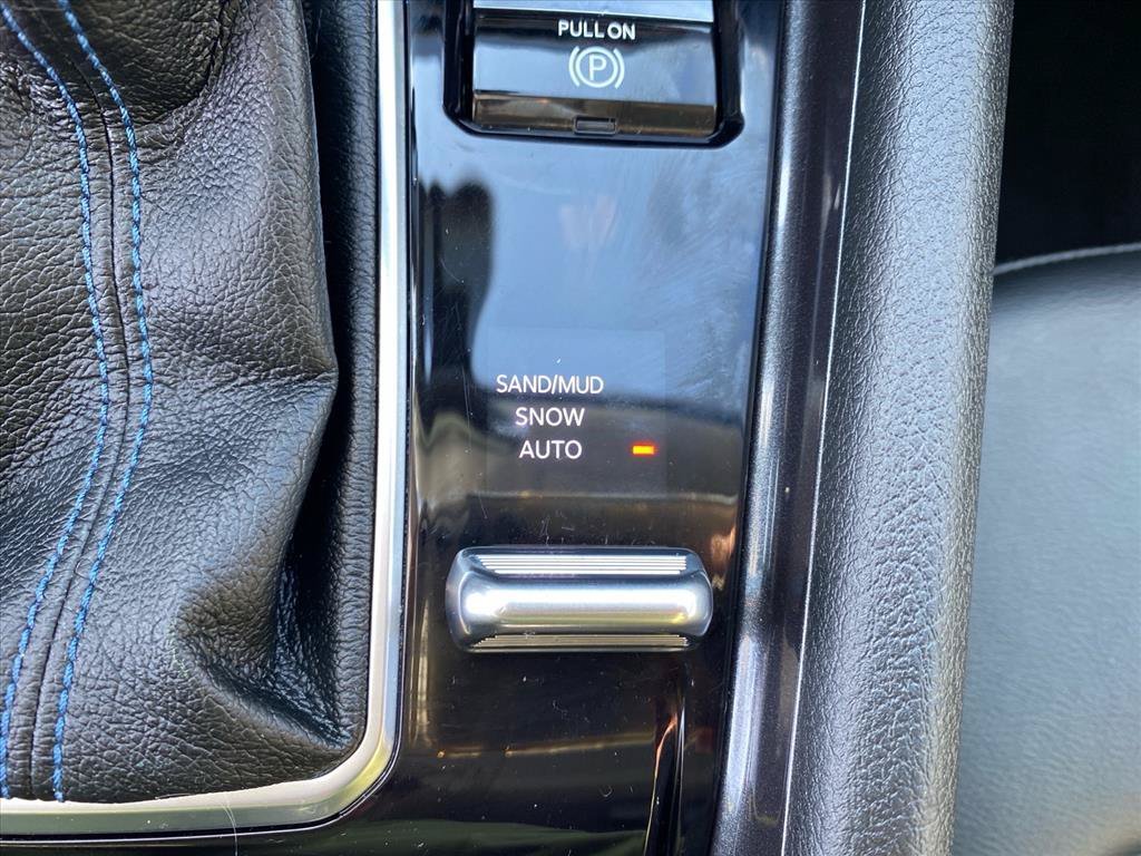 Used 2022 Bright White Clearcoat Jeep Latitude image 14