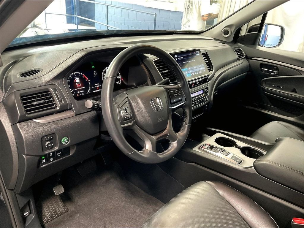 Used 2025 Black Honda RTL image 8