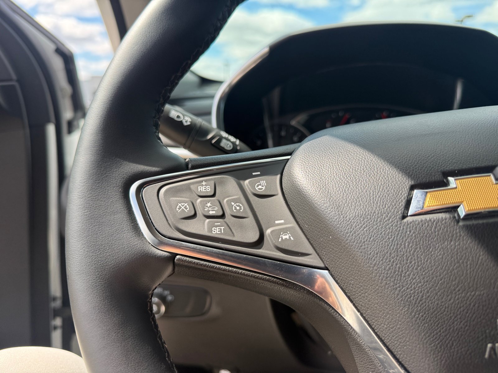 Used 2024 Summit White Chevrolet LT image 25