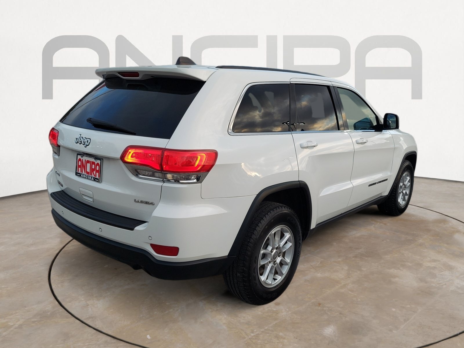 Used 2019 Bright White Clearcoat Jeep Laredo image 10