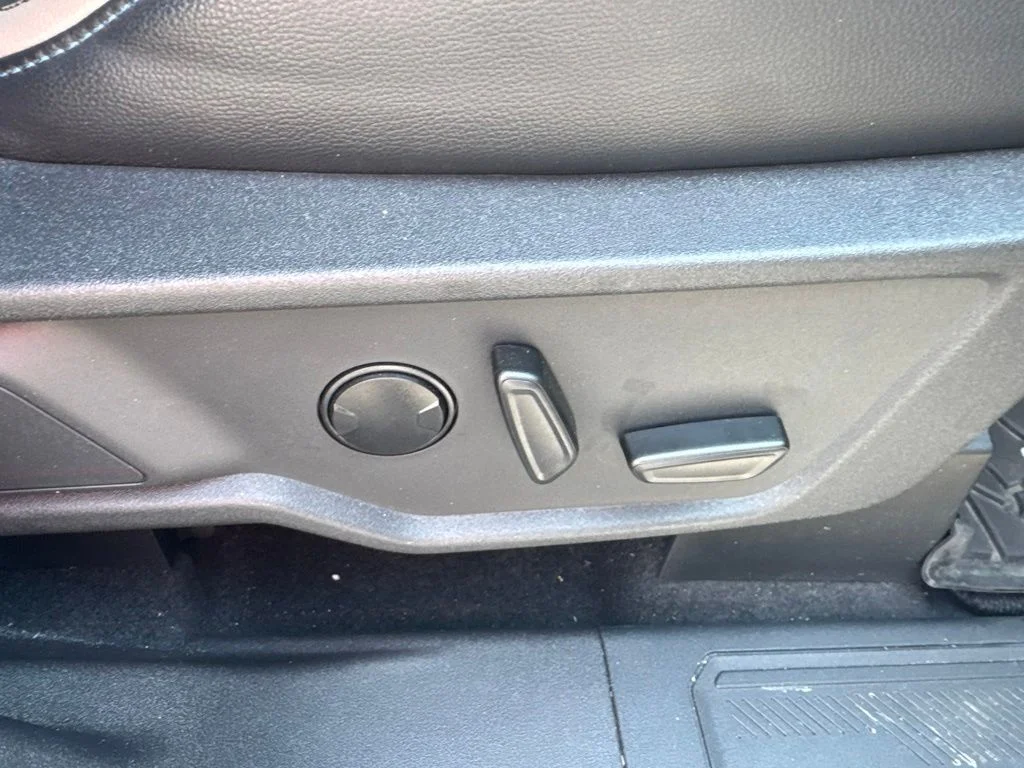Used 2023 Gray Ford Wildtrak image 39