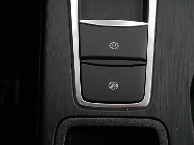 Used 2025  Ford Platinum image 21