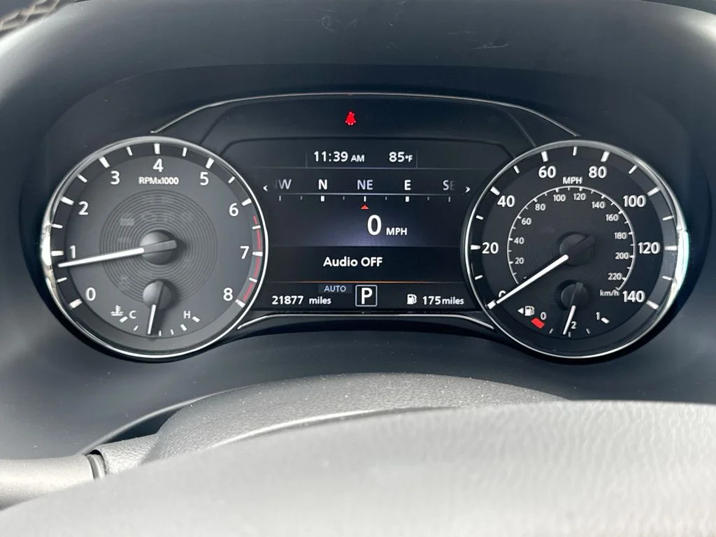 Used 2023 White INFINITI Premium Select image 3