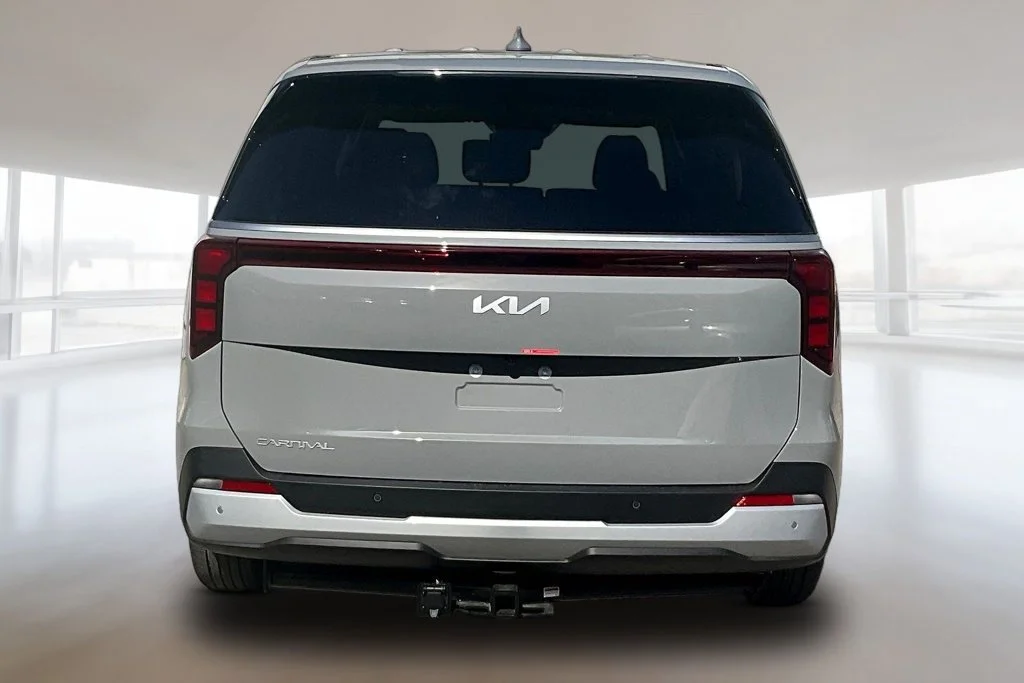 New 2027 Ceramic Silver Kia LX image 4