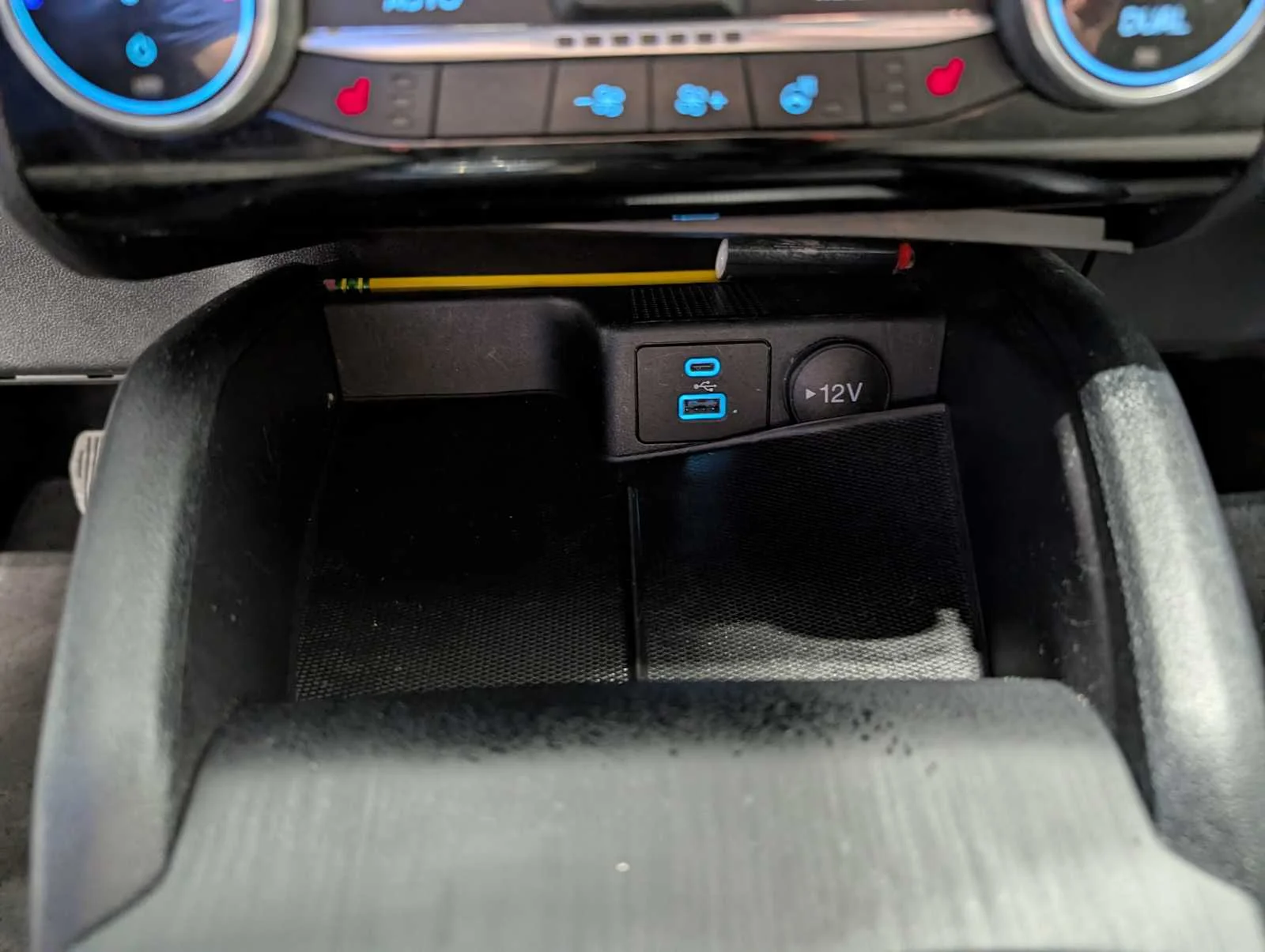 Used 2022 Carbonized Gray Metallic Ford SE image 29