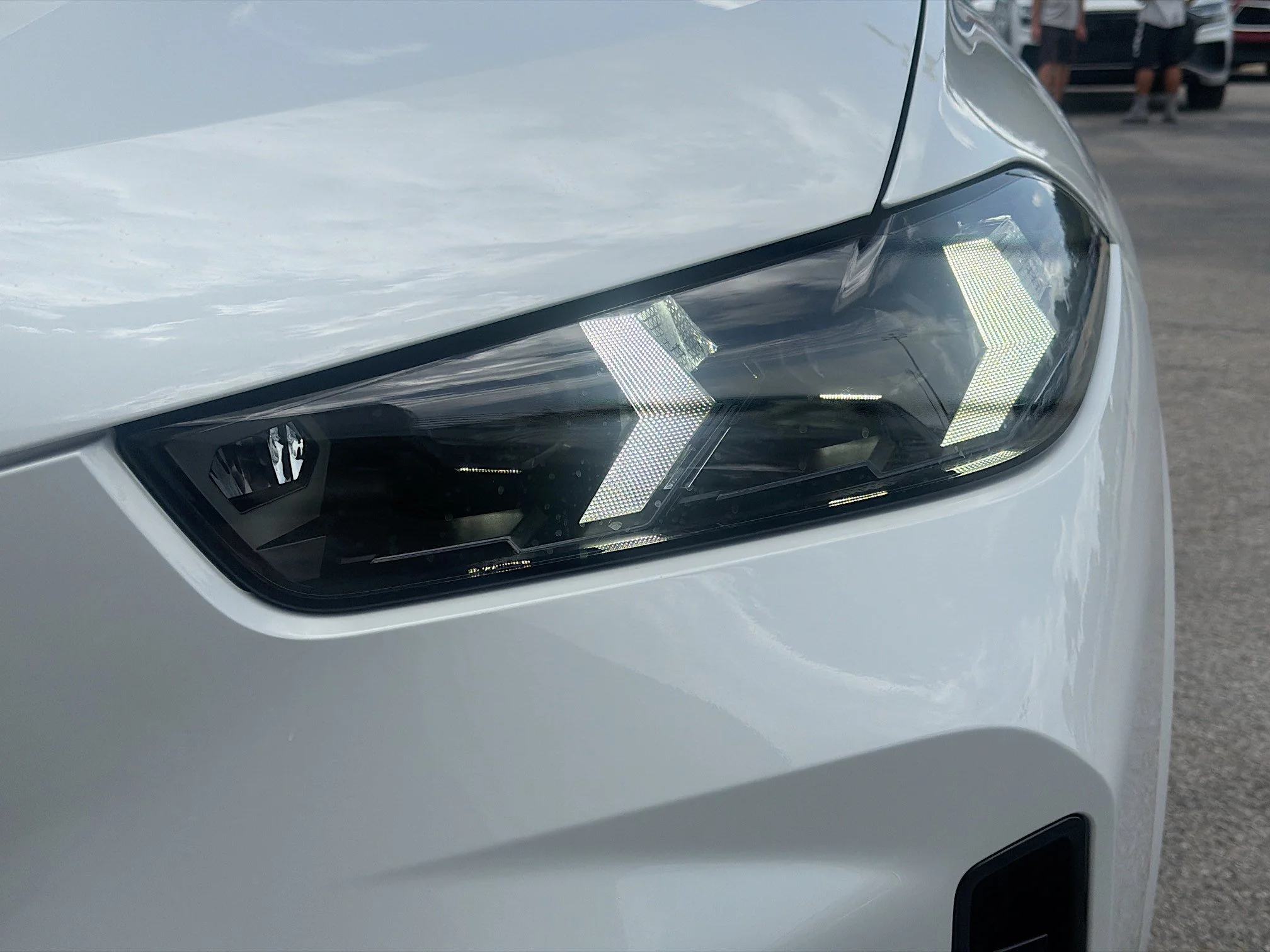 New 2026 Mineral White Metallic BMW xDrive50e image 9