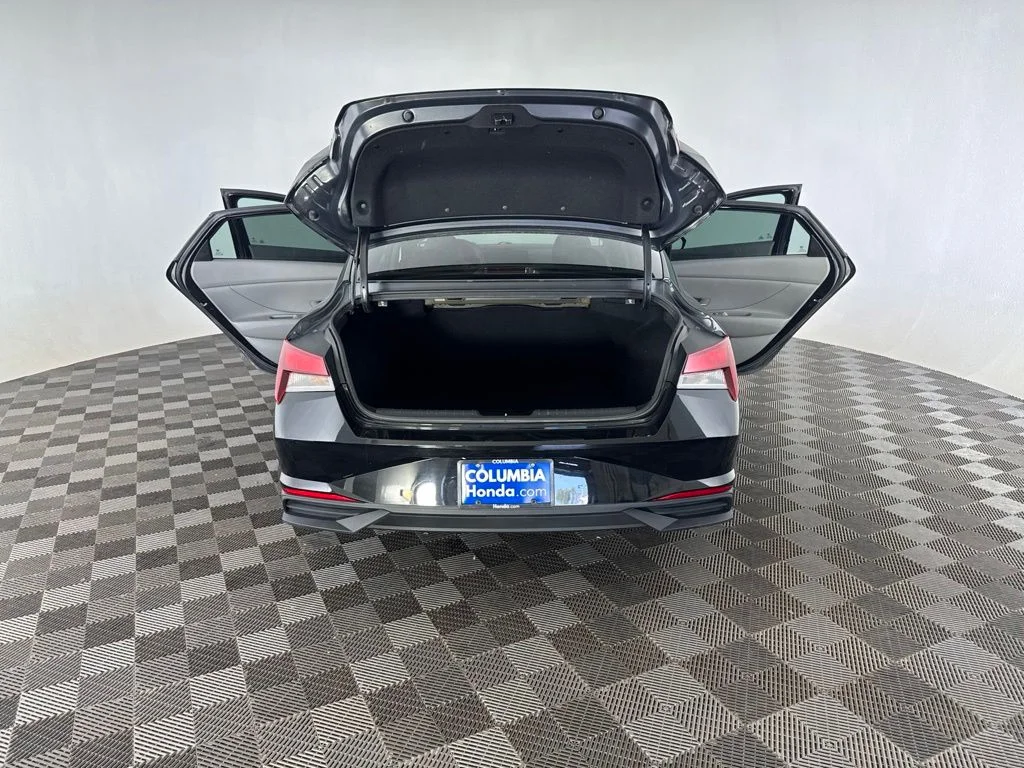 Used 2022 Black Hyundai SEL image 17