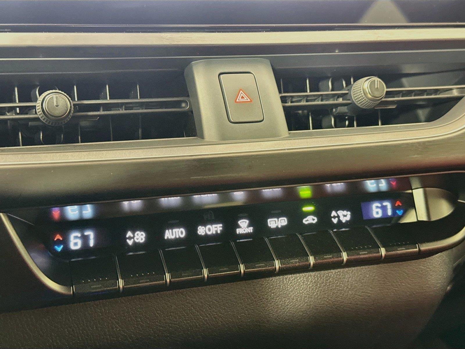Used 2024 Iridium w/ Obsidian Roof Lexus UX 250h F SPORT Handling image 28