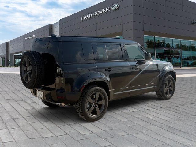 New 2026 Santorini Black Land Rover S image 5
