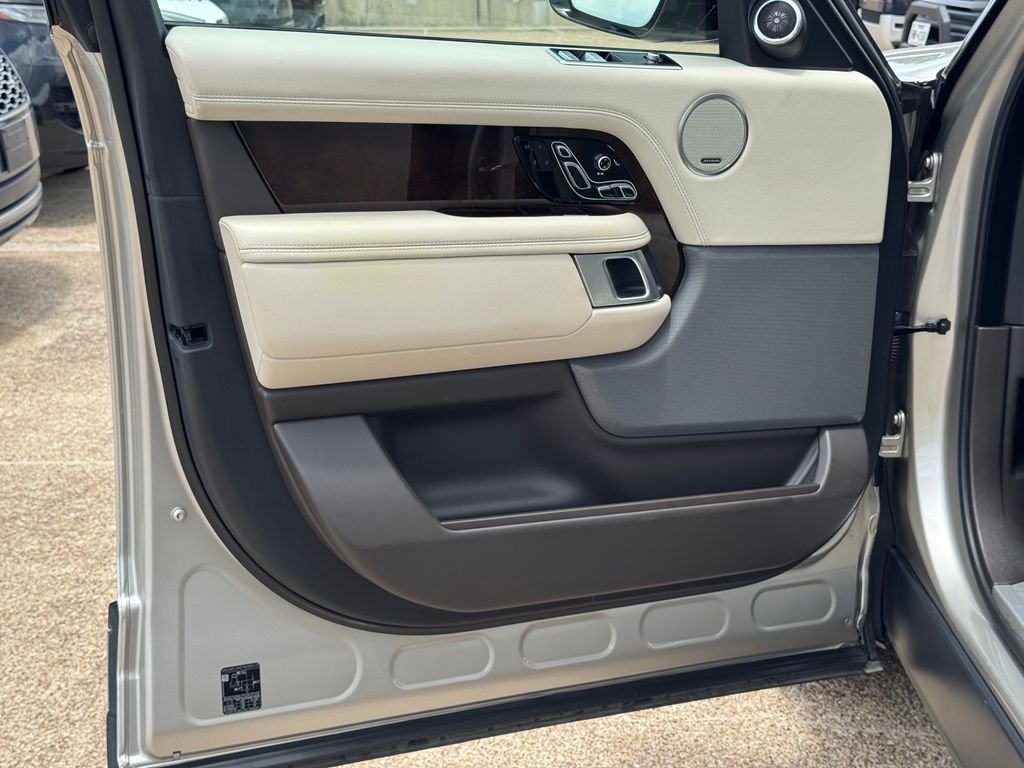Used 2020 Black Land Rover HSE image 17