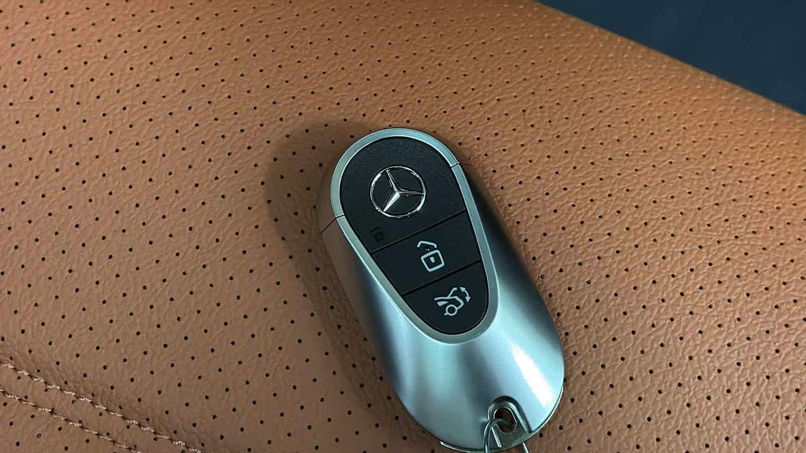 New 2026 Polar White Mercedes-Benz GLC 300 image 37